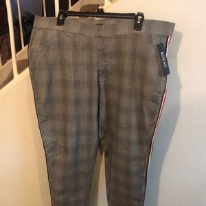NWT Rozas, Plaid Skinny Fit Pants